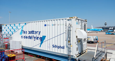 Schiphol test superbatterij op basis van ijzer en zout water