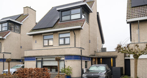 Bewezen: tijdelijk uitzetten zonnepanelen helpt bij vol stroomnet