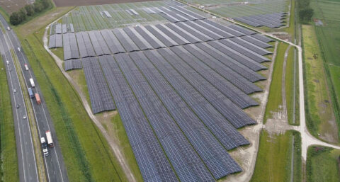 Schiphol verwijdert tijdelijk zonnepanelen na verblinding piloten