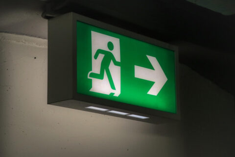 Nooduitgangaanduiding voor openbare gelegenheden: dit zegt de wetgeving