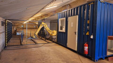 Boter, kaas én isolatiematerialen: ‘Robot geeft boer extra inkomsten uit reststro’