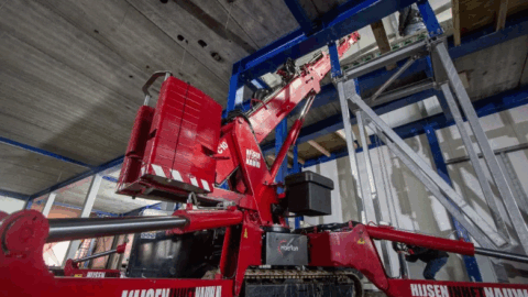 Compacte hijskraan Hoeflon C10 populair bij binnenstedelijke hijsklussen