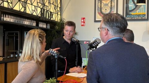 ‘Fabrieksbouwers vecht elkaar de tent niet uit, maar werk samen\'