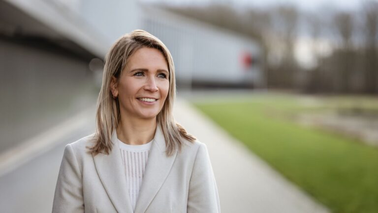 Kersverse topvrouw van Plegt-Vos begeistert door industrieel bouwen: ‘Kwaliteit en betaalbaar gaan wél samen\'