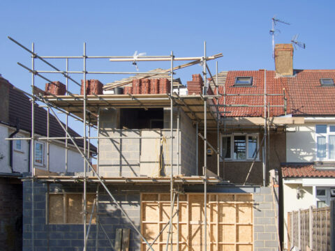Een aanbouw aan je huis laten maken: hier moet je rekening mee houden